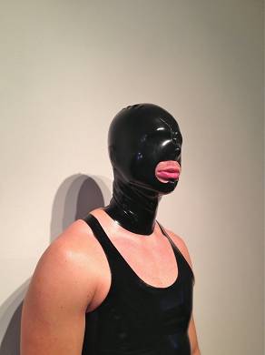 latexmaske-modell-drei