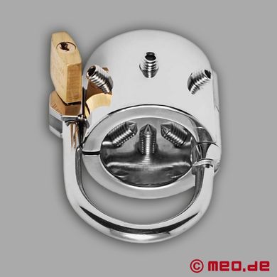 dr-sado-sklaven-ballstretcher