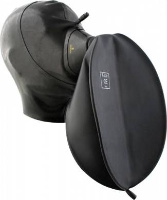 Rubber Maske mit medizinischer Maske und Atembeutel