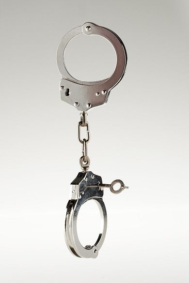 fetish-fantasy-polizei-handschellen