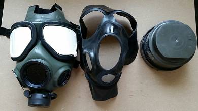 GASMASK GASMASKE MIT MICRO FACH ARMEE NATO 