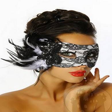 Maske mit Spitze und Pailletten