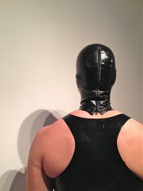 latexmaske-modell-vulva