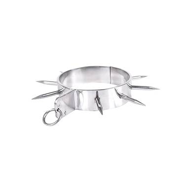 Halsband aus Metall mit langen Spikes