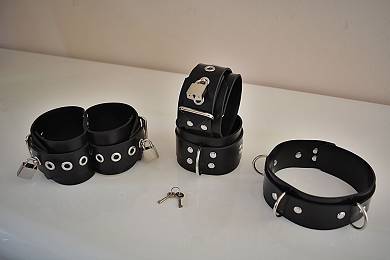 BlackRuBB Latex Fessel Set *abschliessbar*Maanfertigung* Rubber Gummi Bondage
