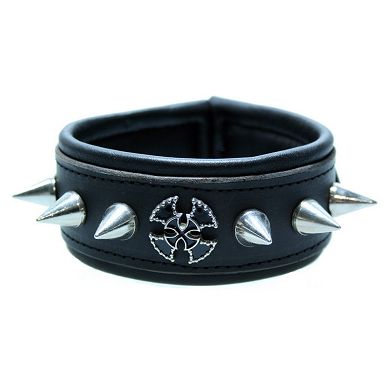 Halsband mit Killernieten und Kreuz