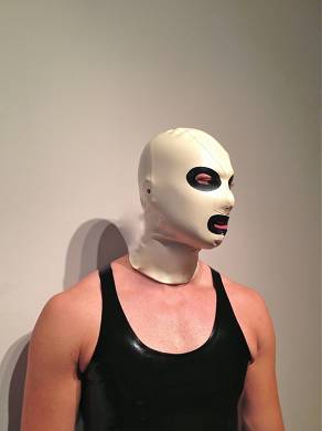 farbige-latexmaske-modell-eins