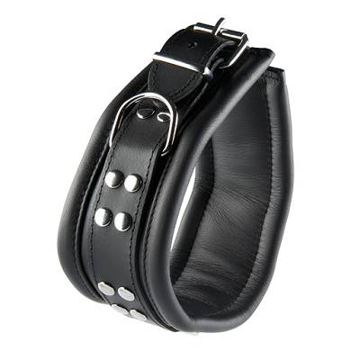 Halsband aus Leder mit Nieten
