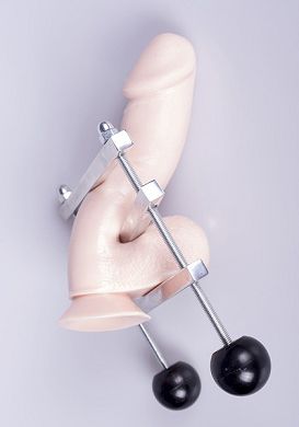CBT Man In Distress - Penis & Hodenschraube