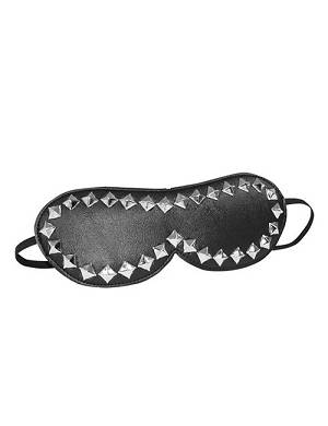 Maske mit Nieten