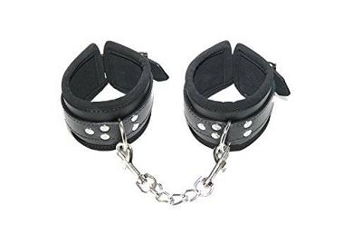 Lederhandschellen gepolstert mit Karabiner Handschellen aus Leder