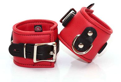 Leder Fufessel TRINITY - rot