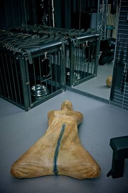 hogtie-sack-mit-maske