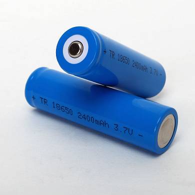 Verkauf 2x18650 3.7V 2400mAh Lithium Wiederaufladbare Ultrafire Ionen-Batterien