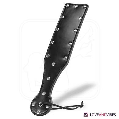 Schwarzes BDSM-Paddle mit Nieten