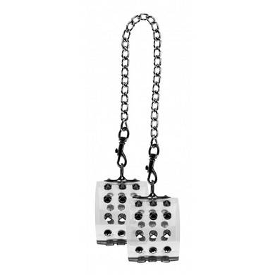 Transparente Fesseln mit Spikes