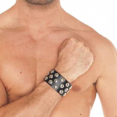 Lederarmband mit Nieten