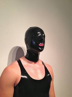 latexmaske-modell-vier