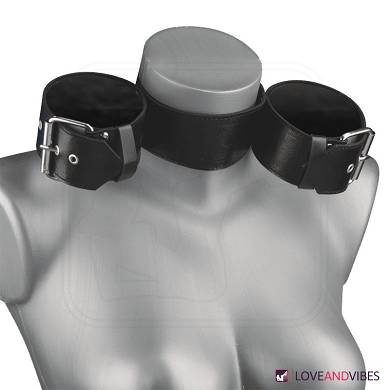 BDSM-Halsband mit Fesseln