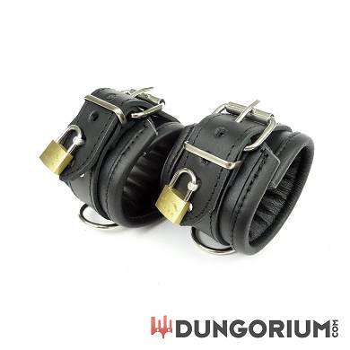 handfessel-aus-leder-