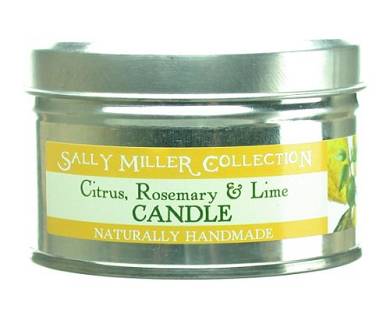 Aromatherapie-Sojakerze mit ätherischen Ölen von Zitrus. Rosmarin und Limonen