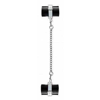 Fesseln aus Leder mit Kette aus Metall