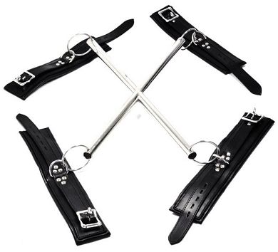 T-Pranger mit Leder Fesseln