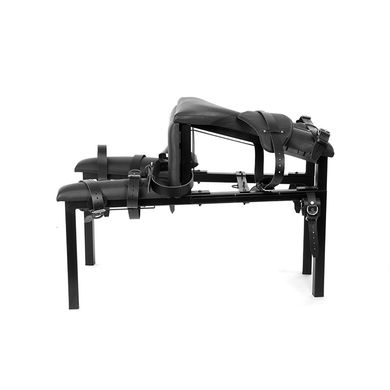 whipping-bench-with-head-recess