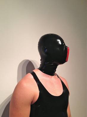 latexmaske-modell-vulva