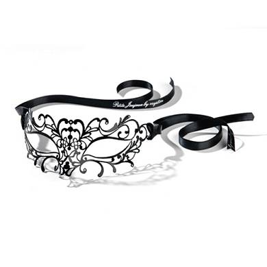 Maske aus Metall ? Lehrerin