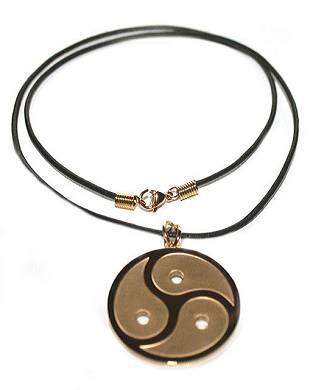 BDSM Anhänger der O Peitschenrad Triskele m. Lederkette Edelstahl gold - neu