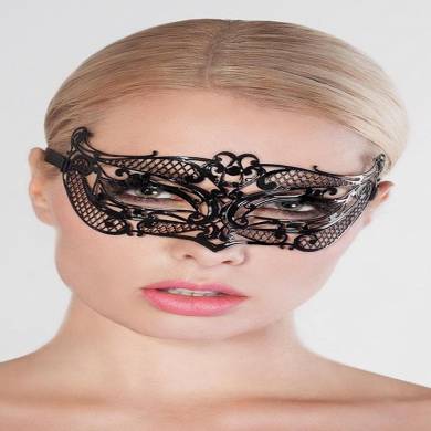 Maske aus Metall mit kleinen Rauten