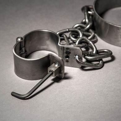 collar--attached-cuffs