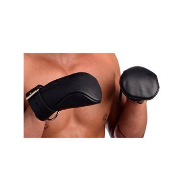 Strenge Deluxe Fustlinge aus wattiertem Leder
