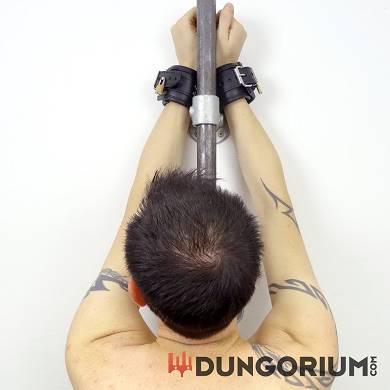 handfessel-aus-leder-