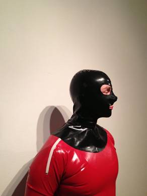 henkersmaske-aus-latex