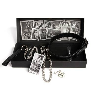 Bettie Page Halsfessel mit Leine