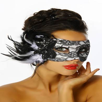 Maske mit Spitze und Pailletten