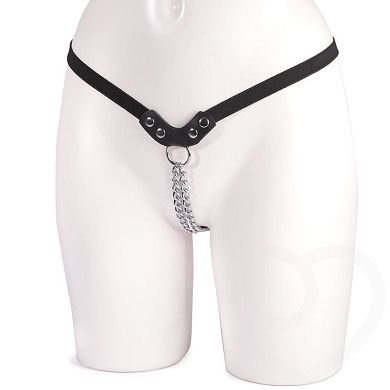 Keuschheitsstring fr Frauen bestehend aus einer Kette und dehnbaren Riemen