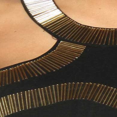 Clubkleid mit raffiniertem Dekor aus goldfarbenen Rhrchen