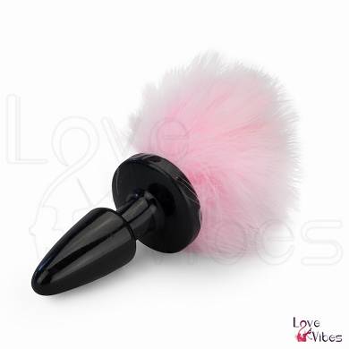 Rosebud mit rosa Puschelschwanz