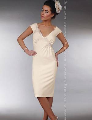 Cocktailkleid Arisu mit Steickerei und Schlitz in creme