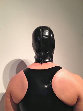 latexmaske-modell-vier
