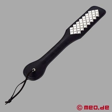 paddle-brutus--lederklatsche-mit-nieten