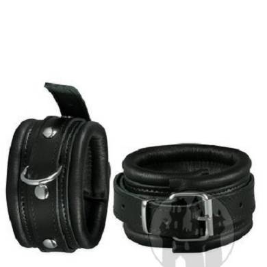 fussfessel-schwarz-mit-d-ring