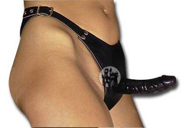 leder-harness-mit-penisaussatz-strap-on