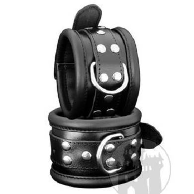 fussfessel-schwarz-mit-geschweitem-d-ring