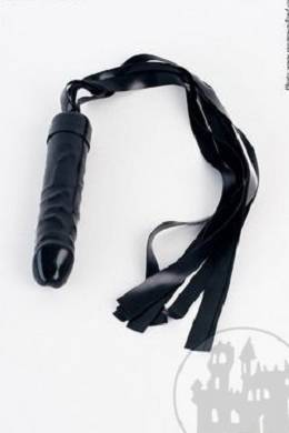 latex-saunapeitsche-mit-penisgriff-getaucht