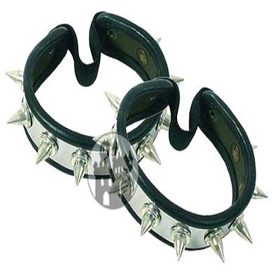 lederarmband-mit-metallstreifen-und-nieten