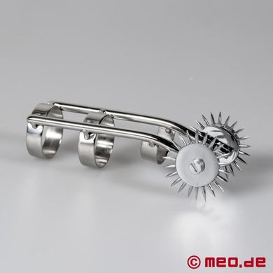 dr-sado-spikes-double-finger-pinwheel